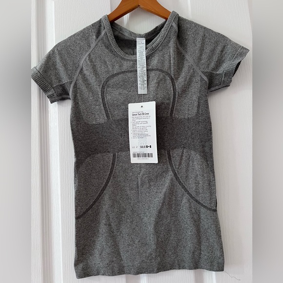 lululemon athletica Tops - NWT Lululemon Uarun tech SS Crew size 2 slim fit